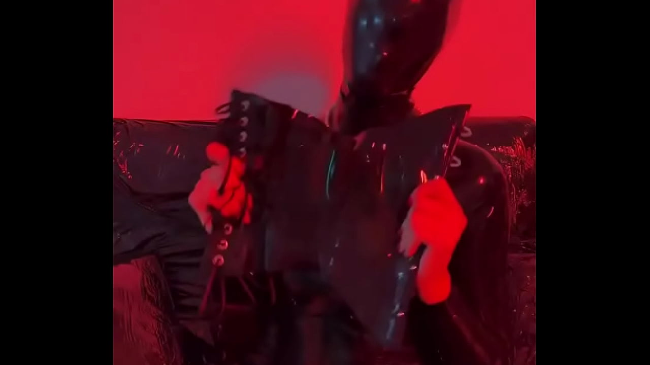 Who else loves corsets?!! #latex #corset #latexgirl #rubbergirl #FetishCommunity