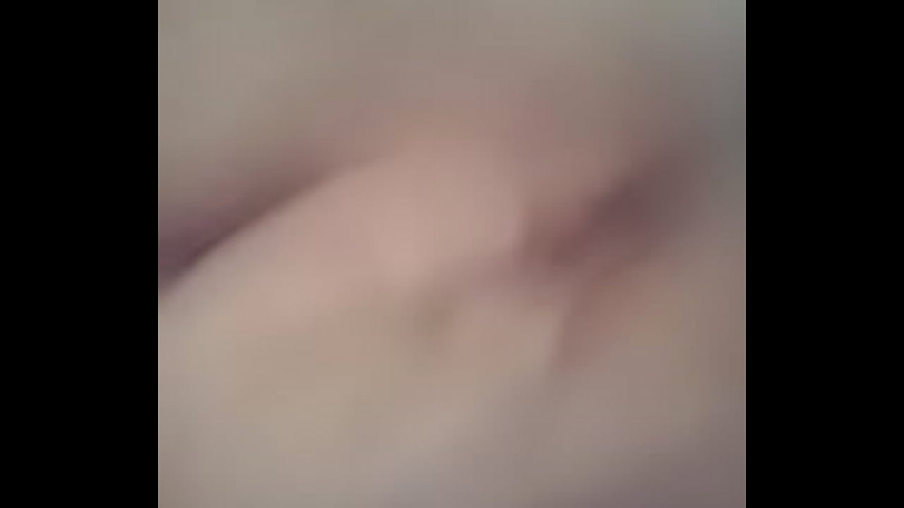 Novinha tocando siririca