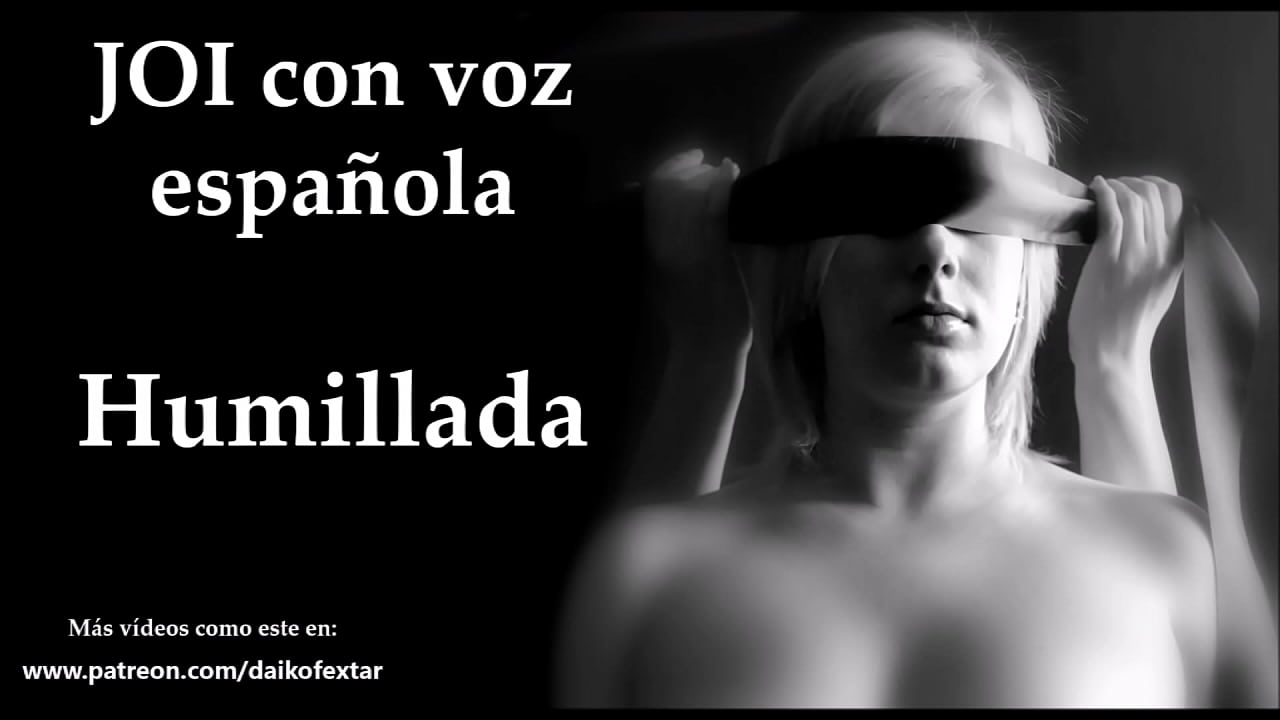 Instrucciones para masturbarse en una orgia con una chica humillada.