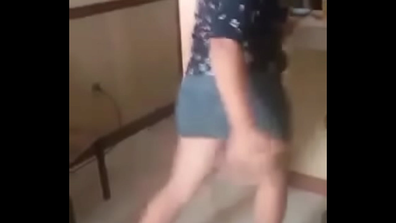 Culona moviendo todo