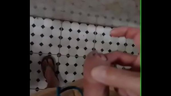 trai thẳng nứng thủ d&acirc;m bắn tinh tung t&oacute;e trong nh&agrave; vệ sinh