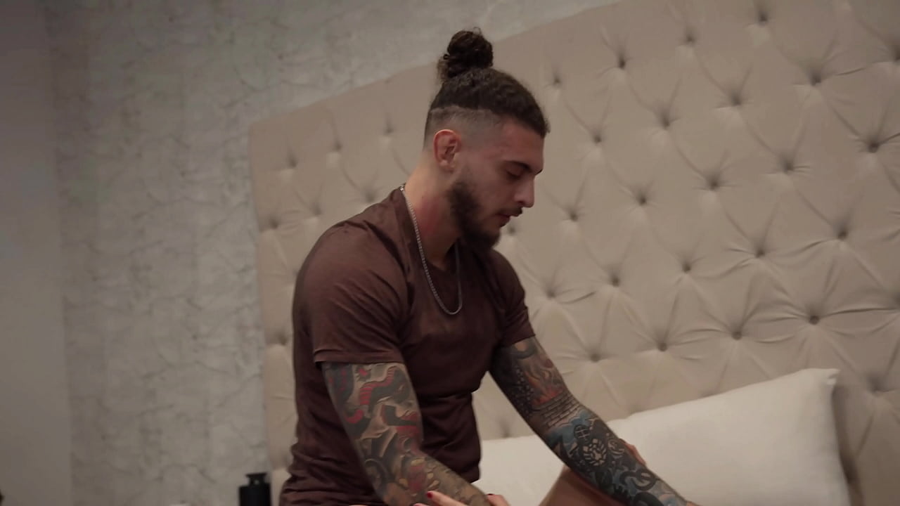 Roomate's Busty GF is begging to feel desired - Violet Starr