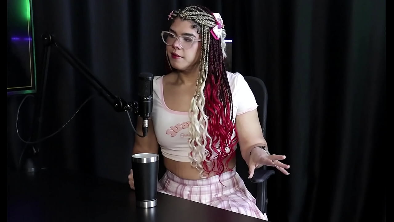 Poucas trans entraram em contato e as produtoras n&atilde;o d&atilde;o visibilidade, existe preconceito com gordos e sobre sua fam&iacute;lia... - Sofie Lollipop (Transsexual) (SHEER/RED)