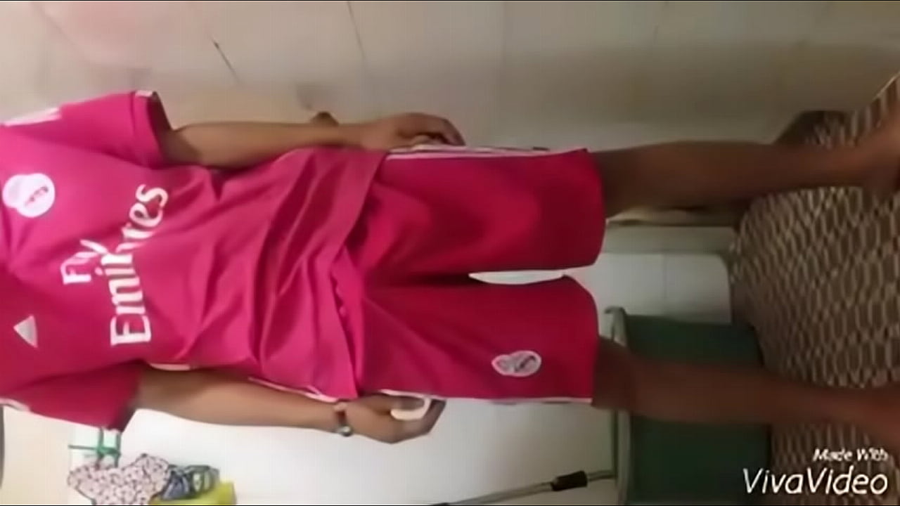 Vietnam boy mắc t&egrave; xử lu&ocirc;n ra quần mới mua