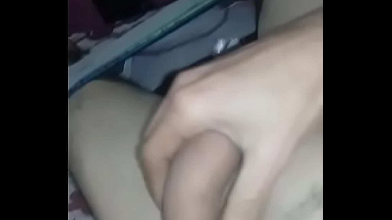 Cachondo masturb&aacute;ndome enorme pene 2