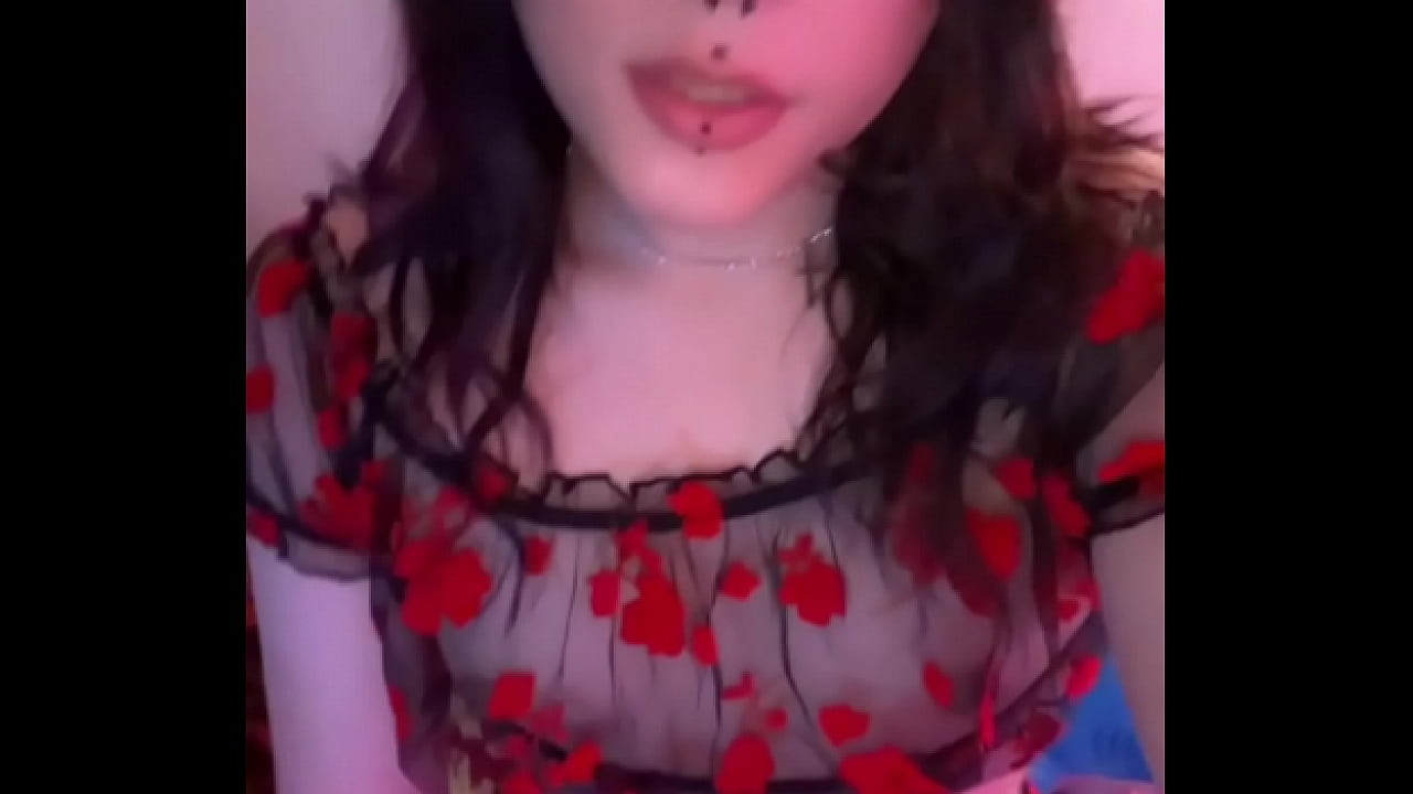 Junno White tops her sub