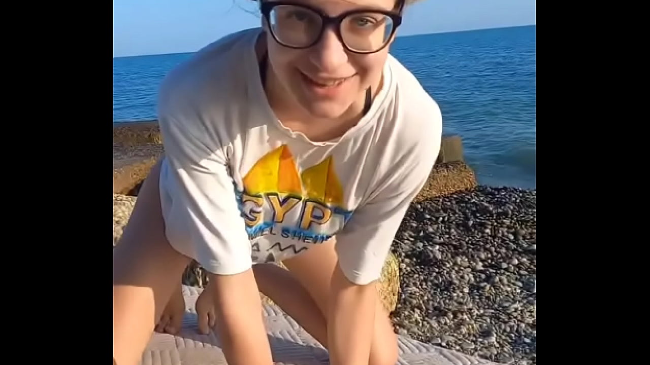 Little beach girl want to suck big dick... #outdoor #tan #beach #teen #blowjob #publicsex