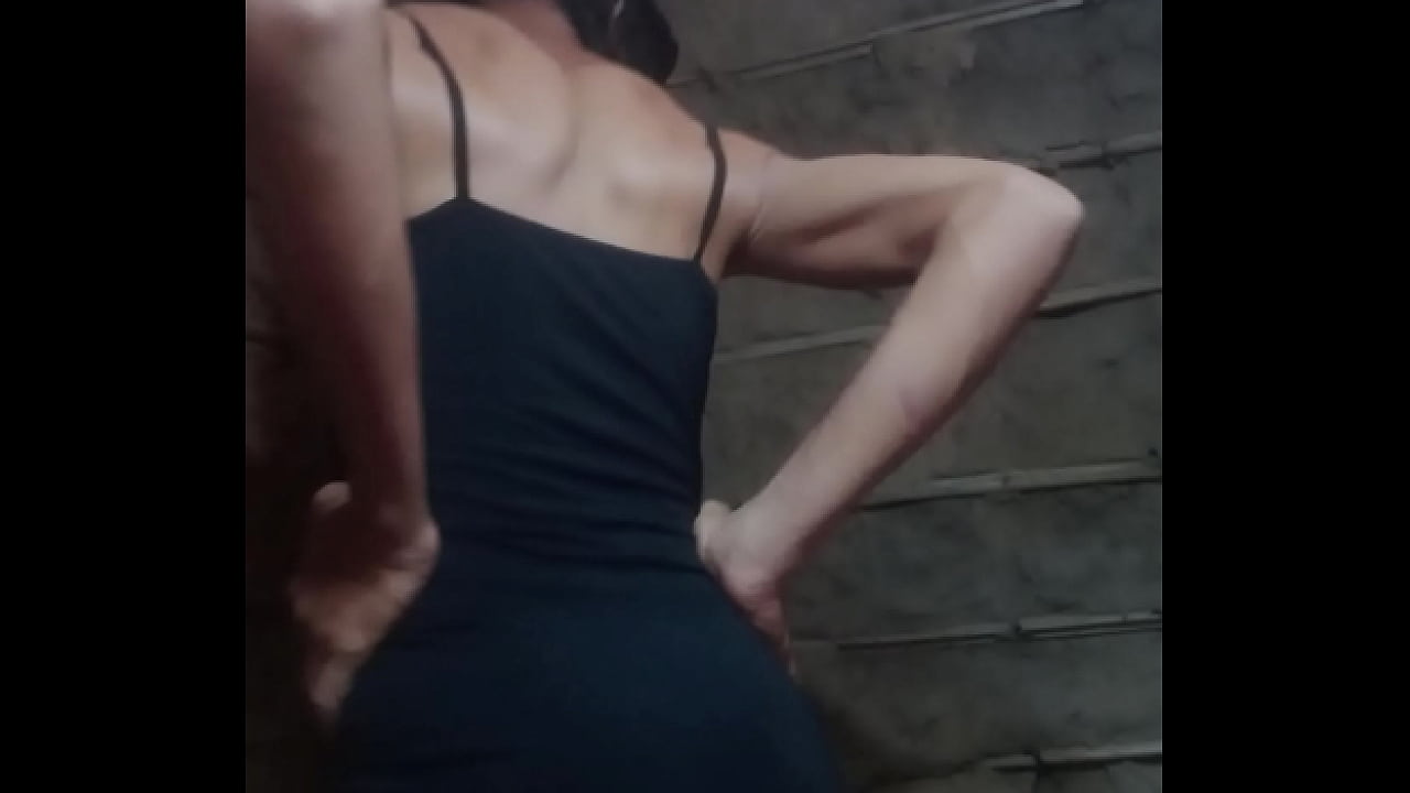 Safadinha trans de vestido curto