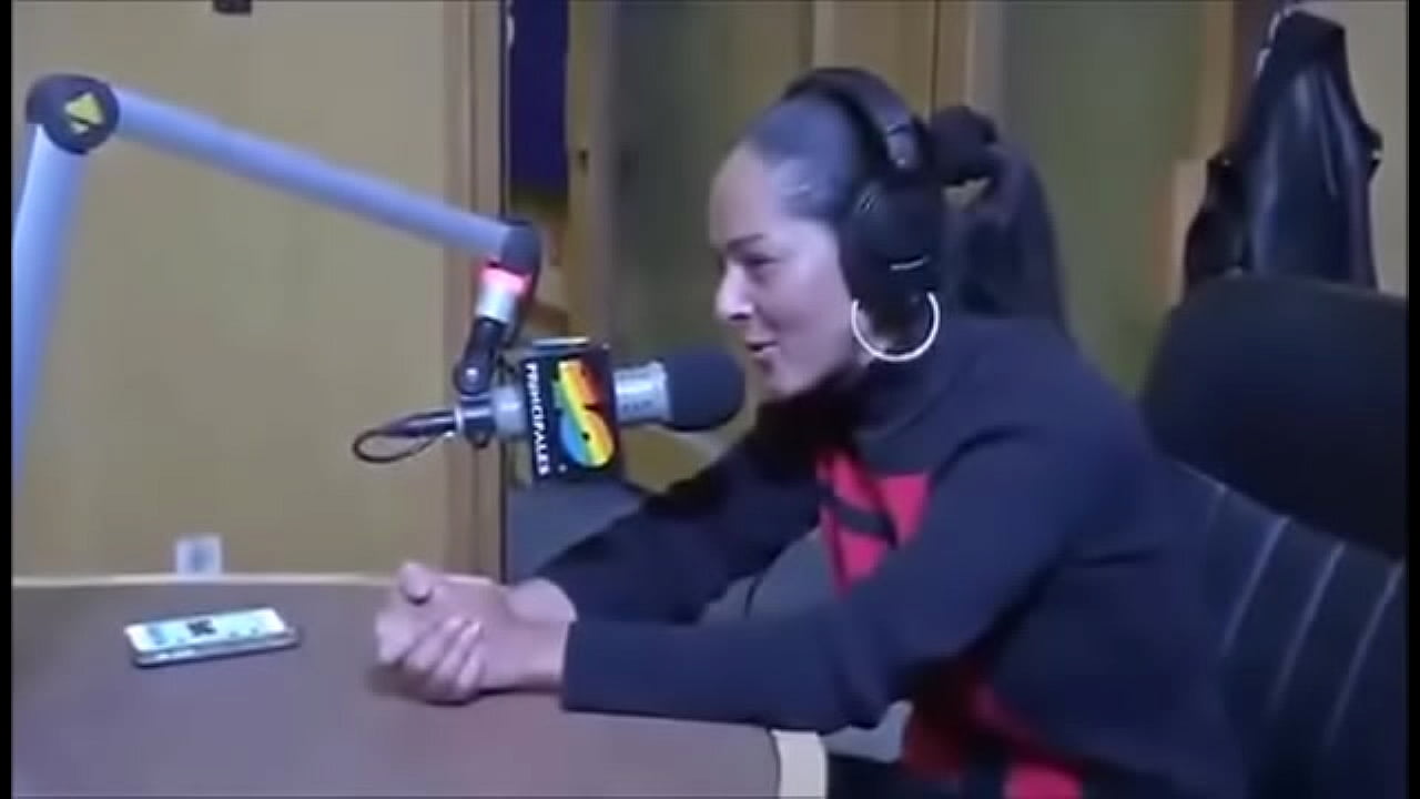 RetoTanga Ense&ntilde;ando la tanga con Andrea Garc&iacute;a - 480P