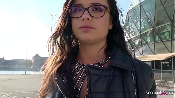 GERMAN SCOUT - Junge Maus nach der Schule in den Arsch gefickt bei Strassen Casting