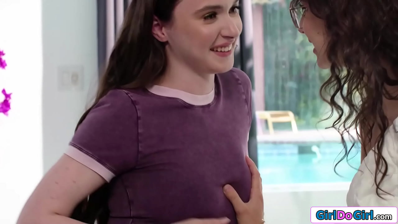 Busty Hazel Moore walks in on her new roommate Liz Jordan fucking her pillow.Without glasses the small tits cutie got the wrong room to masturbate in