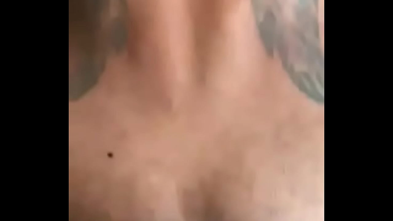 Comendo meu colega de quarto.