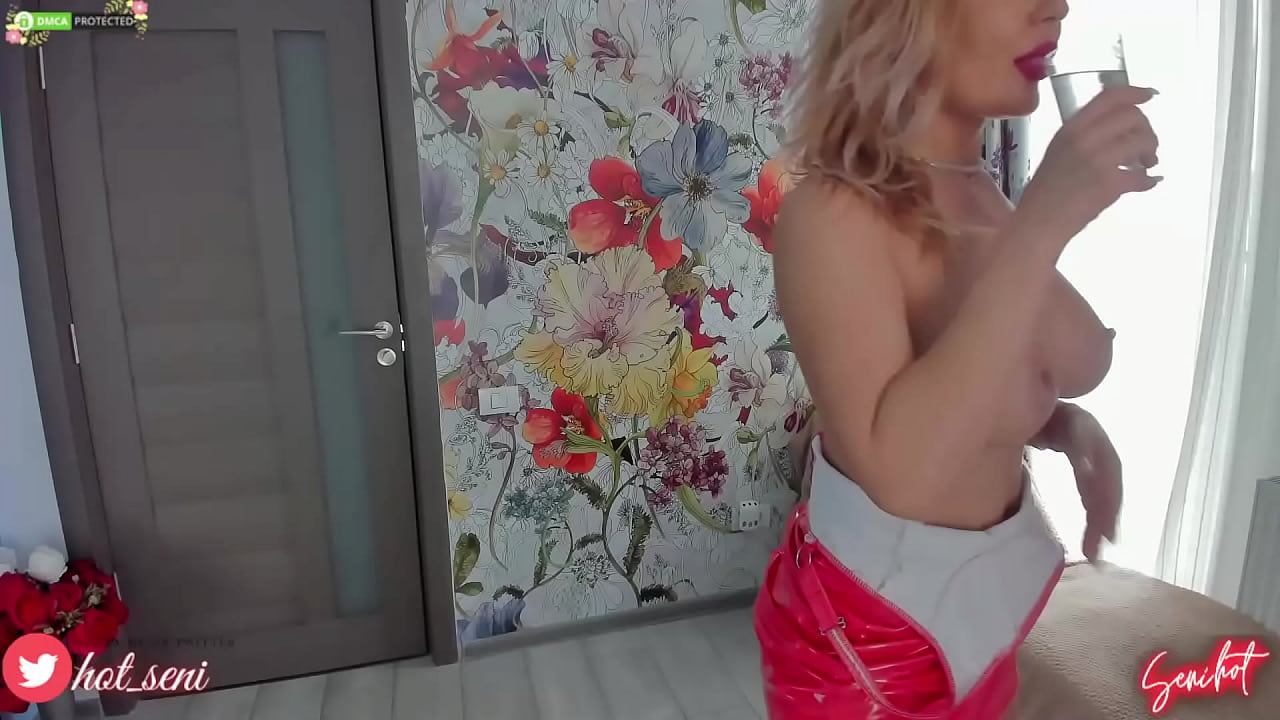 Senihot in red leather dress