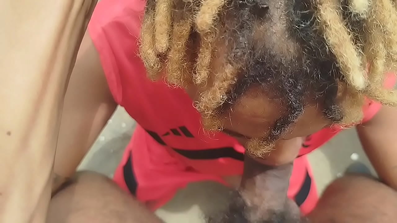 NOs fundos do Aeroporto, comi um mavambo cafu&ccedil;u e fiz ele de f&ecirc;mea