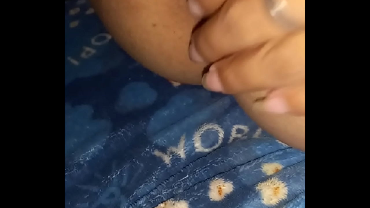 MI HIJASTRA QUIERE GARBAR MINTRAS FROTA EL PENE CON SU CO&Ntilde;O PELUDO