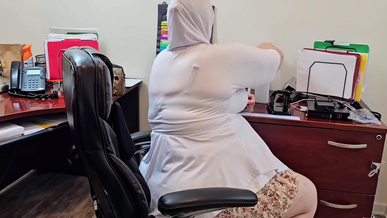 I can&rsquo;t believe I let the customer filled my mouth with his cum