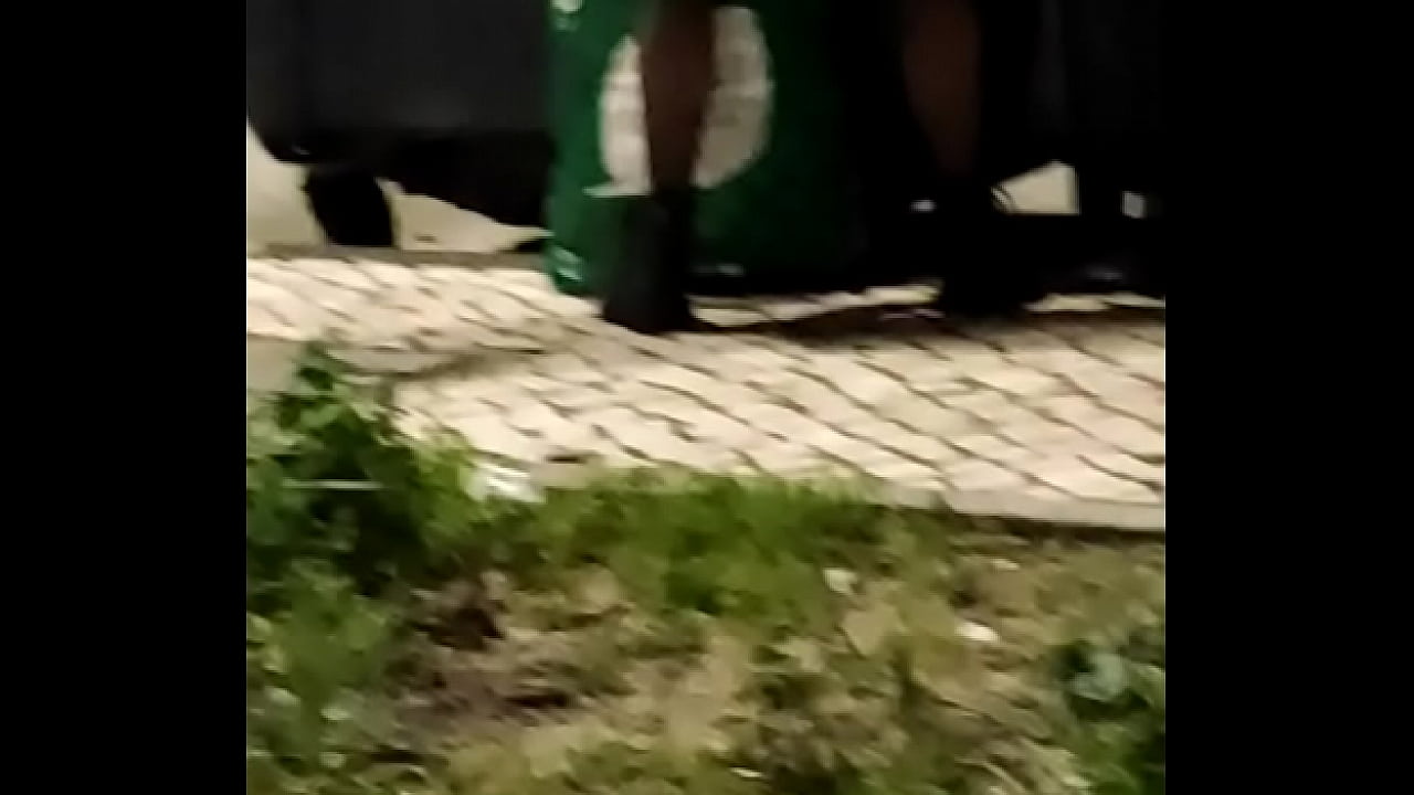 Na rua nada por baixo