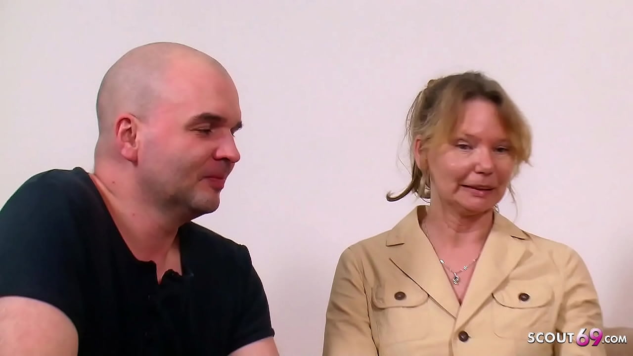 Ehemann darf das erste Mal im Dreier ficken - Ehefrau fickt mit Psychologin