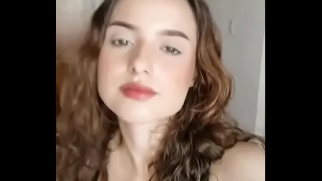 Leslie usa su nuevo consolador