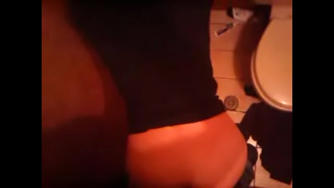 cojida en el ba&ntilde;o de hotel