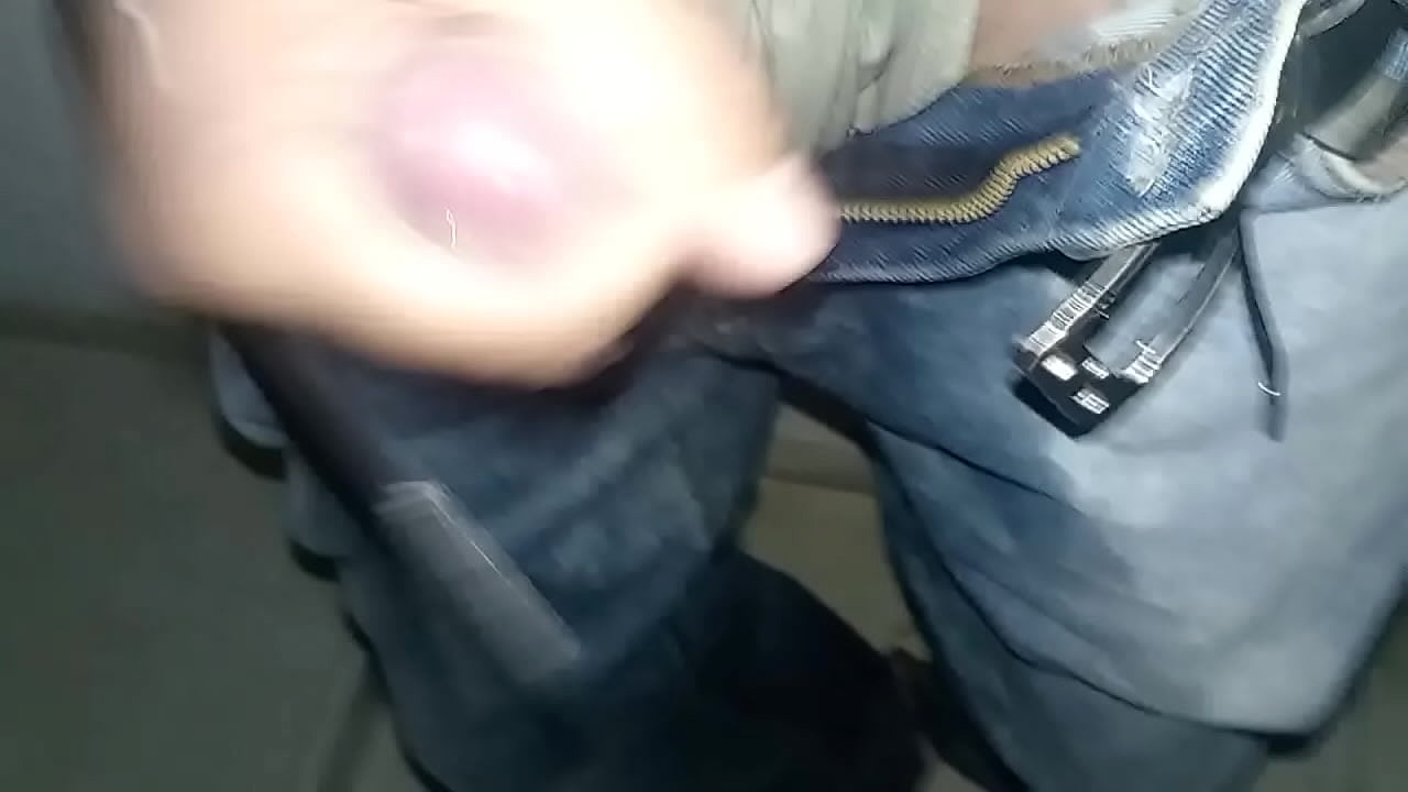 Pantalones orinados con pa&ntilde;al de tela y dos deliciosos orgasmos con pajita de noche lluviosa