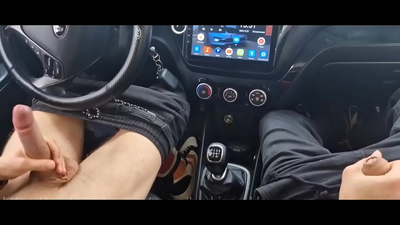 A random passerby got into the car and jerked off the taxi driver to cum!