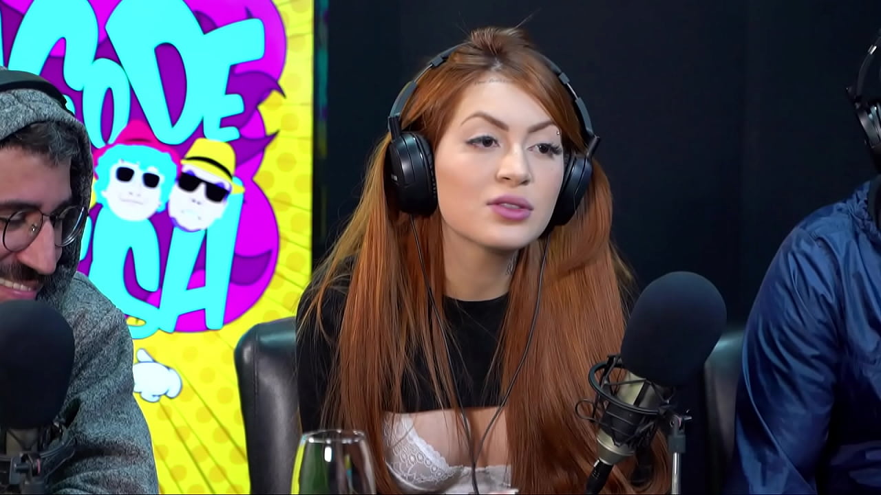 Gostosa ruivinha mostrando como n&atilde;o gozar