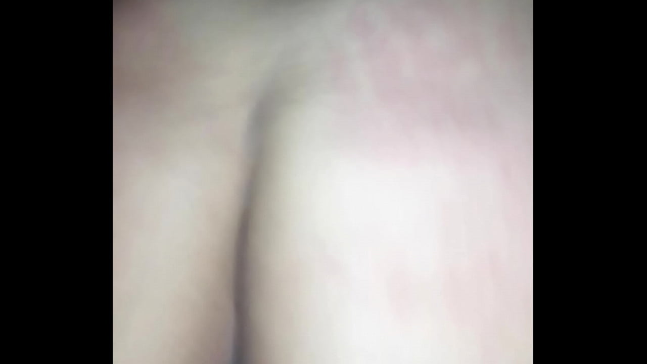 mam&aacute; soltera me visita y estamos solos en casa y me regala su culo parte 1