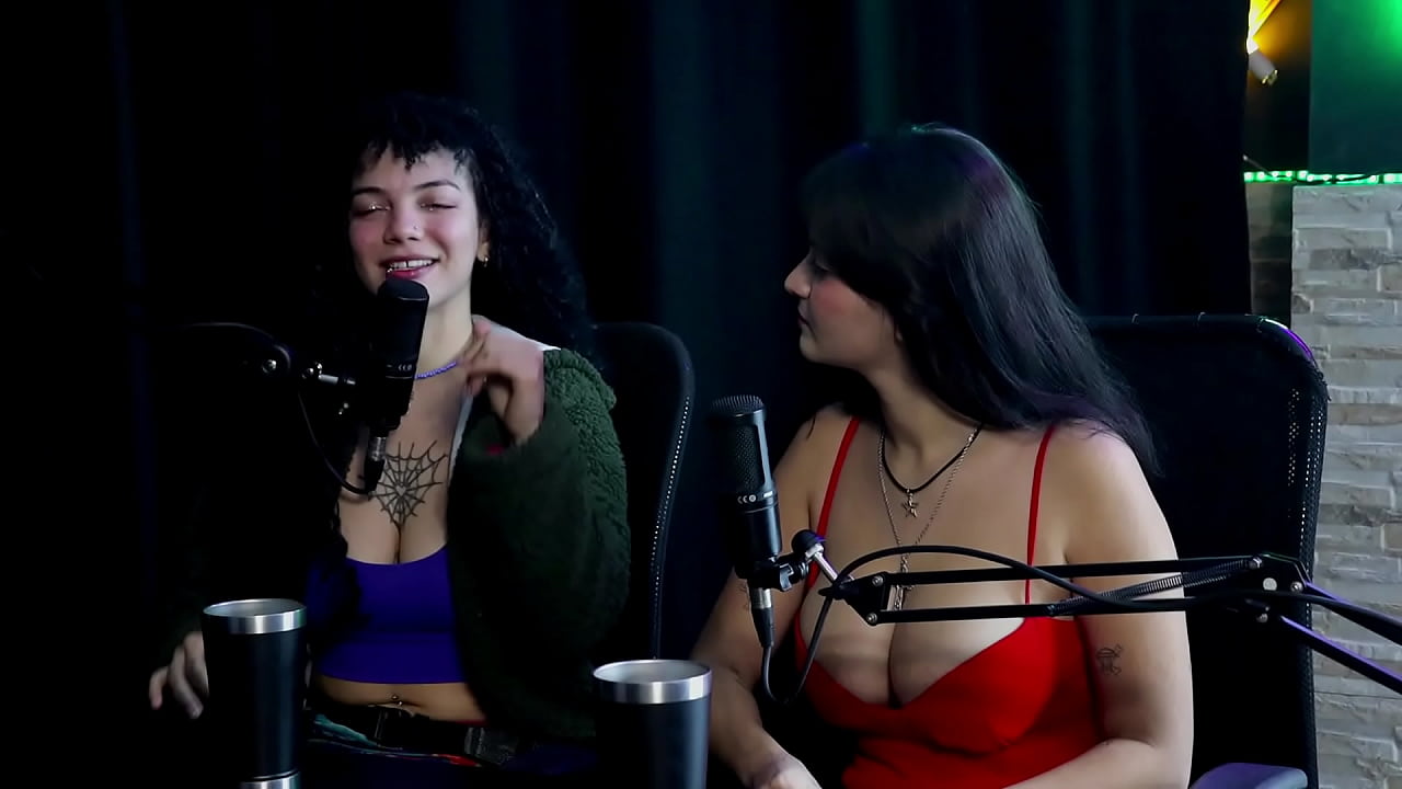 Se tornou famosa na cidade, o pai viu seu v&iacute;deo pelada, levou cuspida, a buceta n&atilde;o aguenta sexo forte, e o ex... - Faroraf & Emilly Lima (WATCH ON: SHEER/RED)