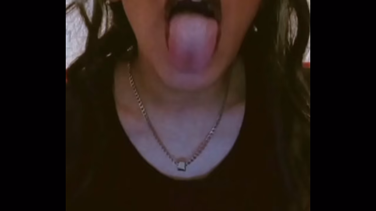 Escupiendo de cerca a la c&aacute;mara