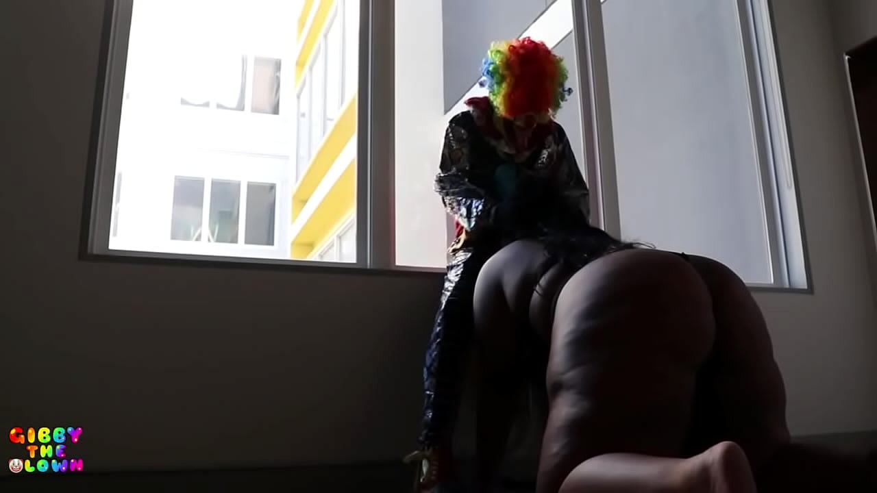 Juicy Tee sucks Gibby the clown dick in Atlanta penthouse