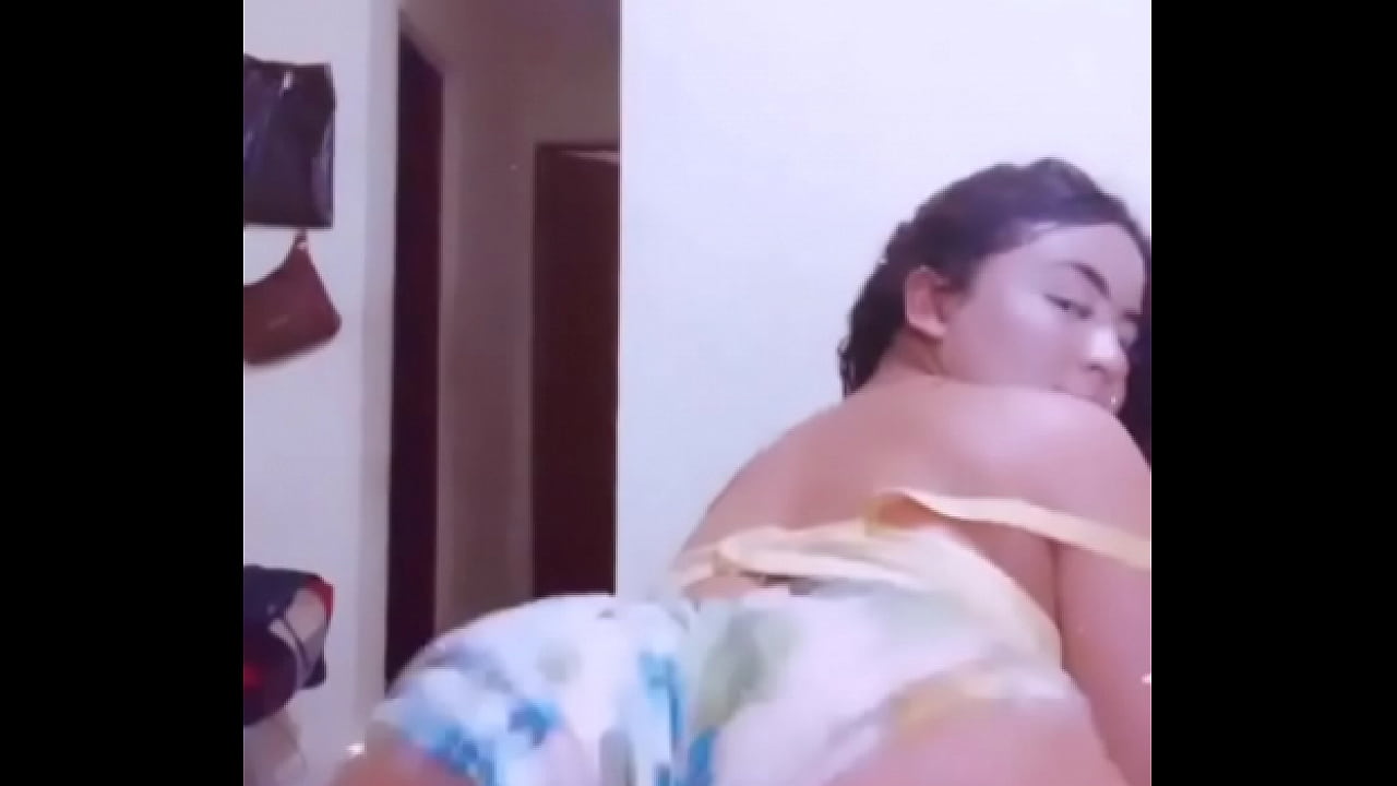 Digital influencer dan&ccedil;ando