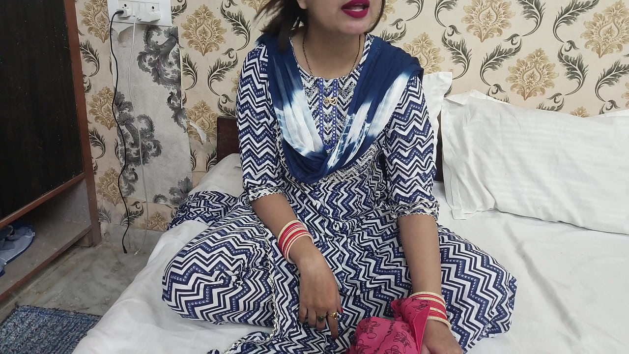 Indian Beautiful Bhabhi Ne Apni Makhan Si Chut Devar Ke Aage Paros Di Devar K Jhatko Se Bhabhi Ke Sas Hi Ruk Gye Full HD saarabhabhi6 in hindi audio