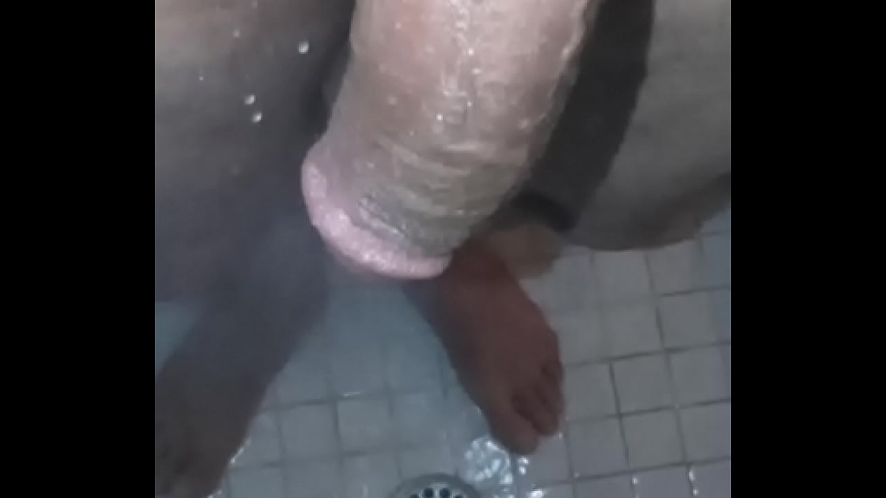 Just a shower chip of me keeping my cock clean for your lips