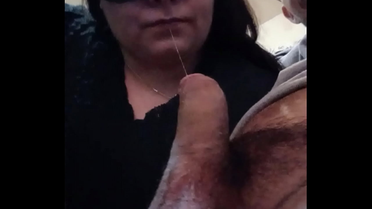 Chupetona mamando babsosa con mascara