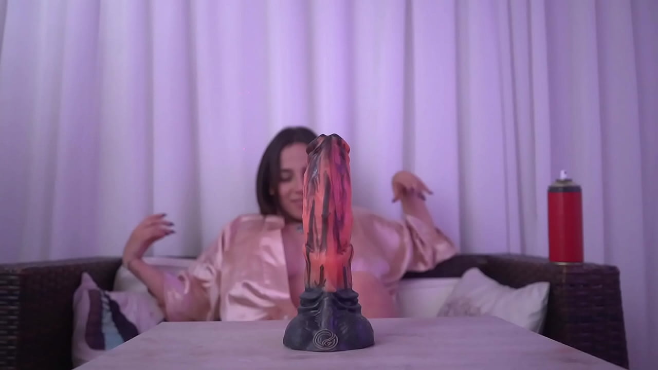 Stepsister plays with herself when she&rsquo;s alone