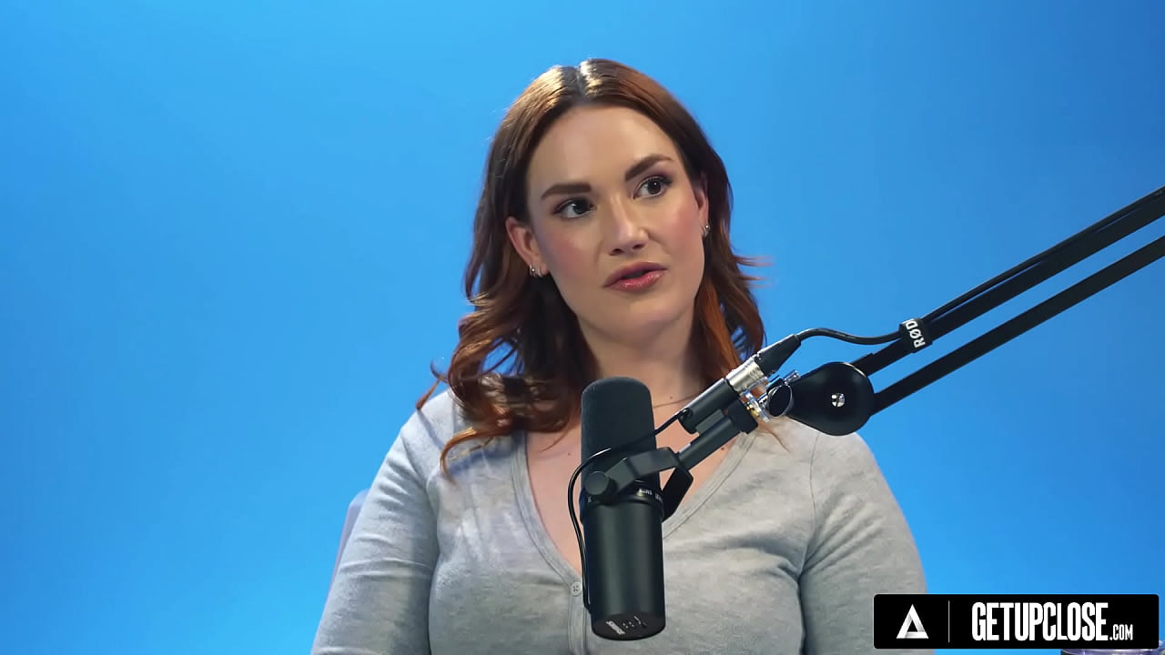 Hot Curvy Redhead Babe Fingers Herself