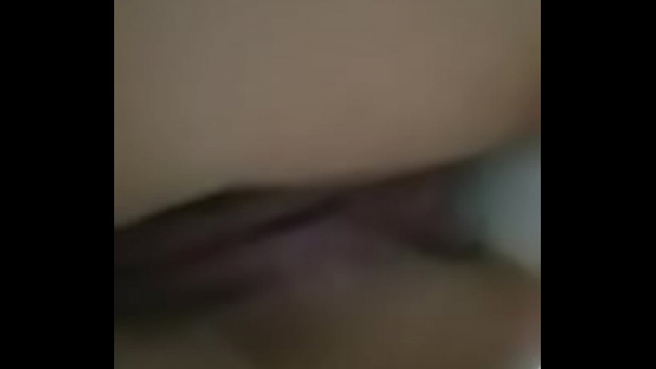 Amiga enfiando tudo no rabo