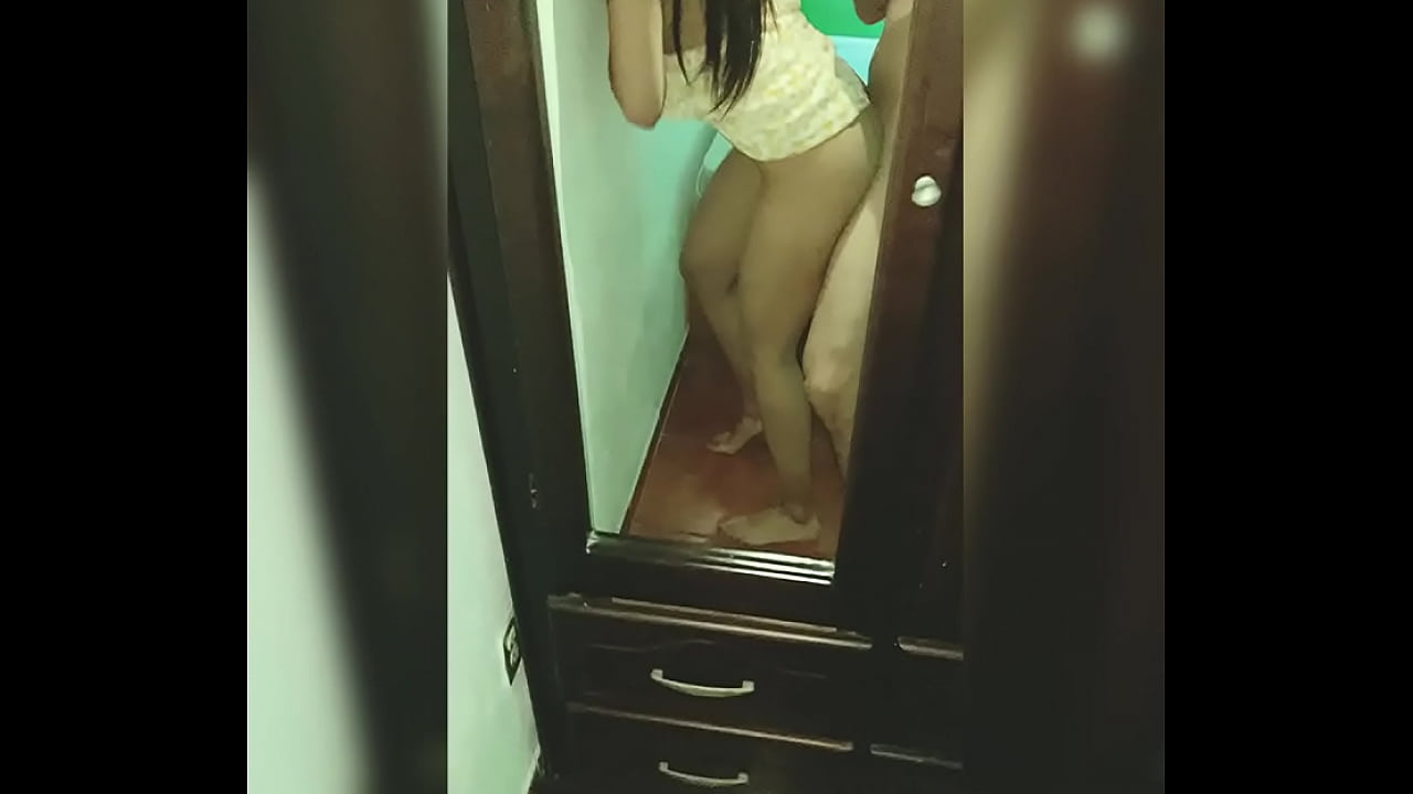 Espiando a mi P CAMBI&Aacute;NDOSE en su CUARTO! Ve lo que PAS&Oacute;! Latinas Calientes! #2