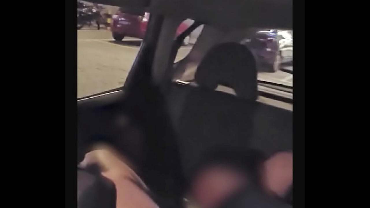 A Sra. Moema e um BBC no Estacionamento do MC e depois no Carro enquanto o corno dirige