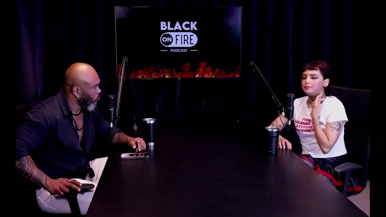 Tem os caninos por ser f&atilde; de vampiros, gravou com casais, tem uma rede de apoio com os seguidores, e o cara que broxou e meteu mole... - Annie Clementine (WATCH ON: SHEER/RED)