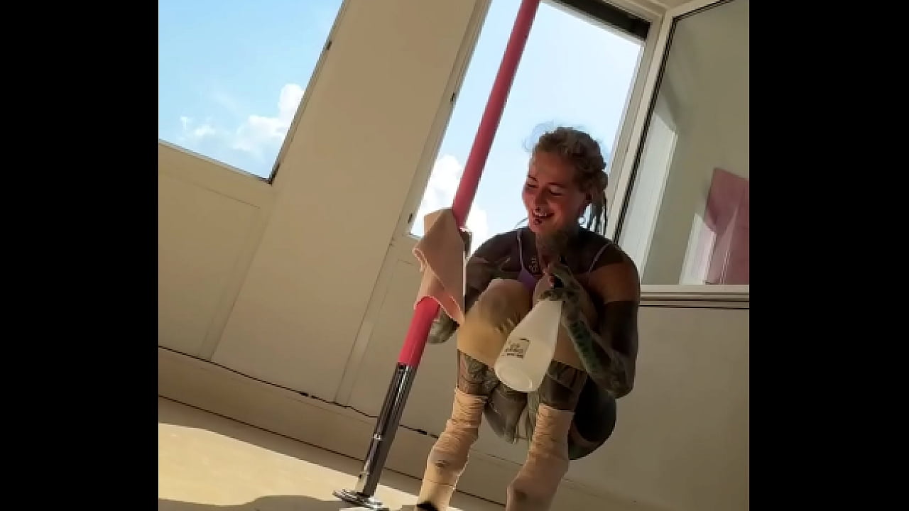 Can&rsquo;t wait for my next exotic pole class ! Who wants to be my pole ?