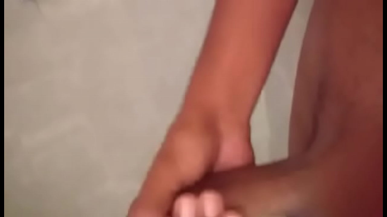 Un morrito ense&ntilde;andome la verga