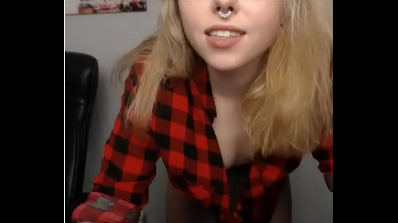 showing off on facetime - whore4cams