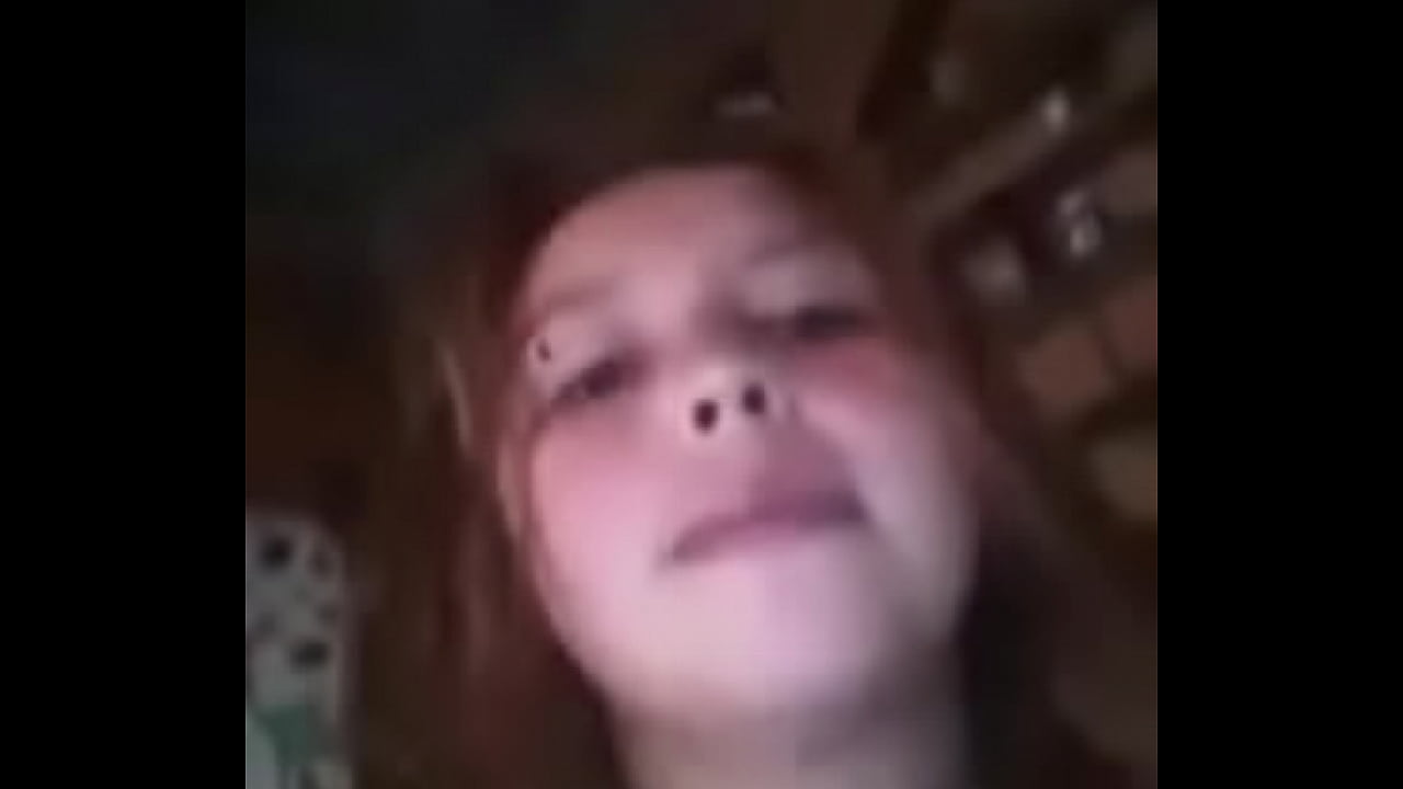 Se masturba rico y duro