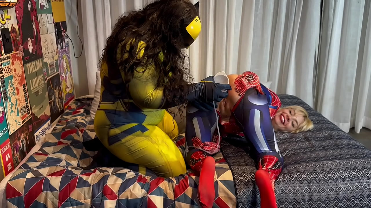 Wolverine e Mulher Aranha - Sem pregas para voltar para casa