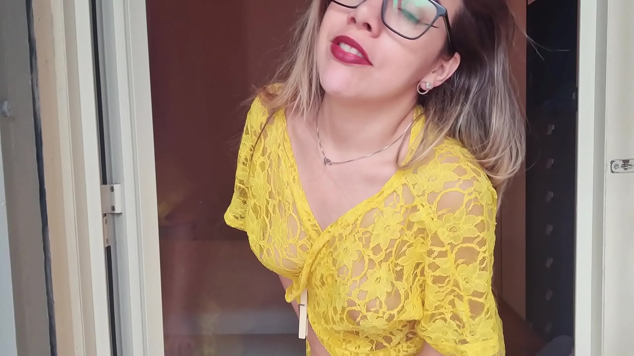 loira putinha sem calcinha