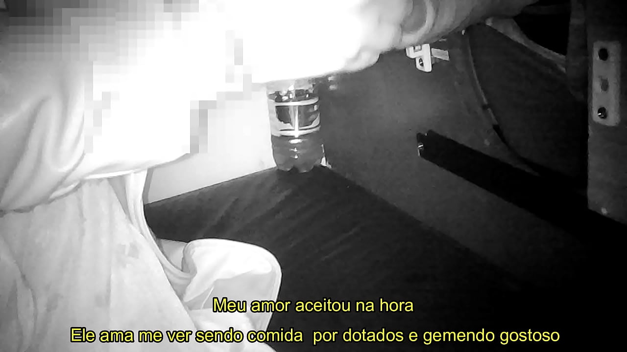 GLORY HOLE - UM PAU GROSSO ME COMEU GOSTOSO NA BALADA LIBERAL