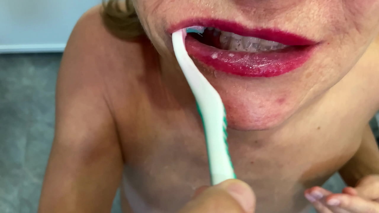 Stepmom brush teeth with fresh sperm load
