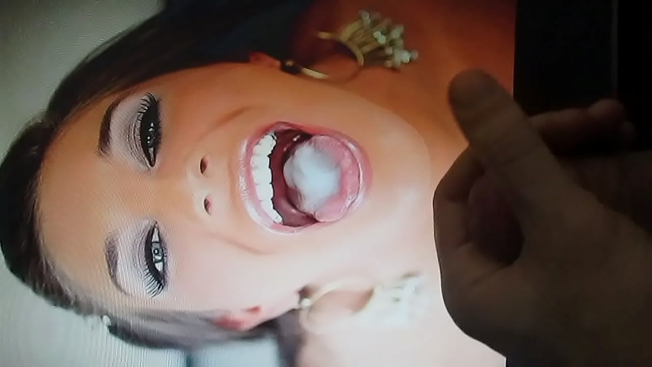 Cum on Mischa Brooks